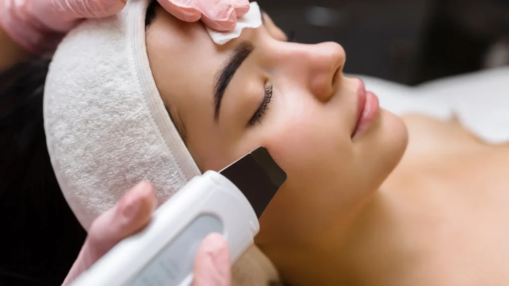 Mujer con Tratamiento del LPG Facial antes y después Ancha Estética Cádiz